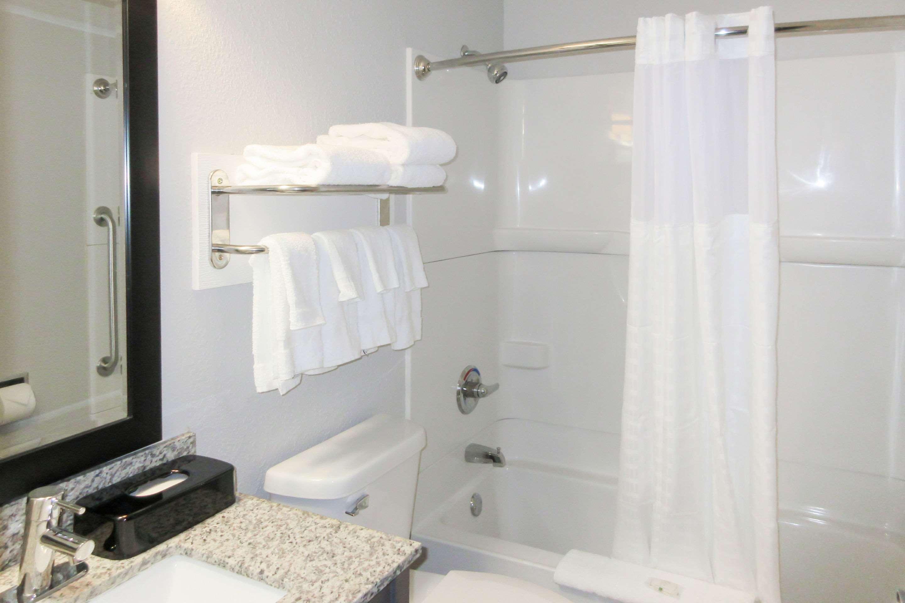 Quality Inn & Suites Hammond Near I-8090 Bagian luar foto