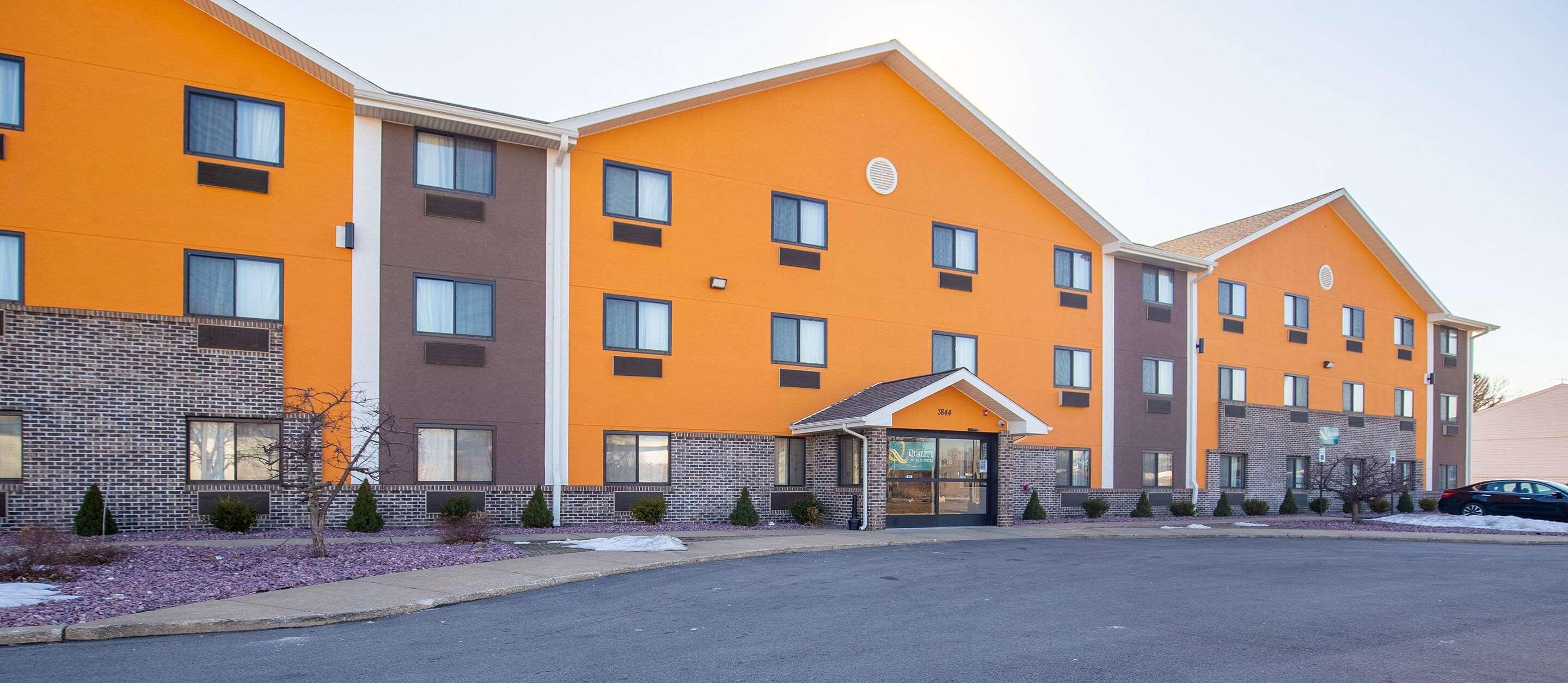 Quality Inn & Suites Hammond Near I-8090 Bagian luar foto