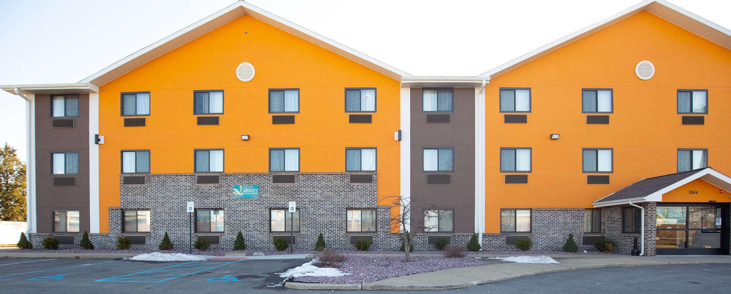 Quality Inn & Suites Hammond Near I-8090 Bagian luar foto