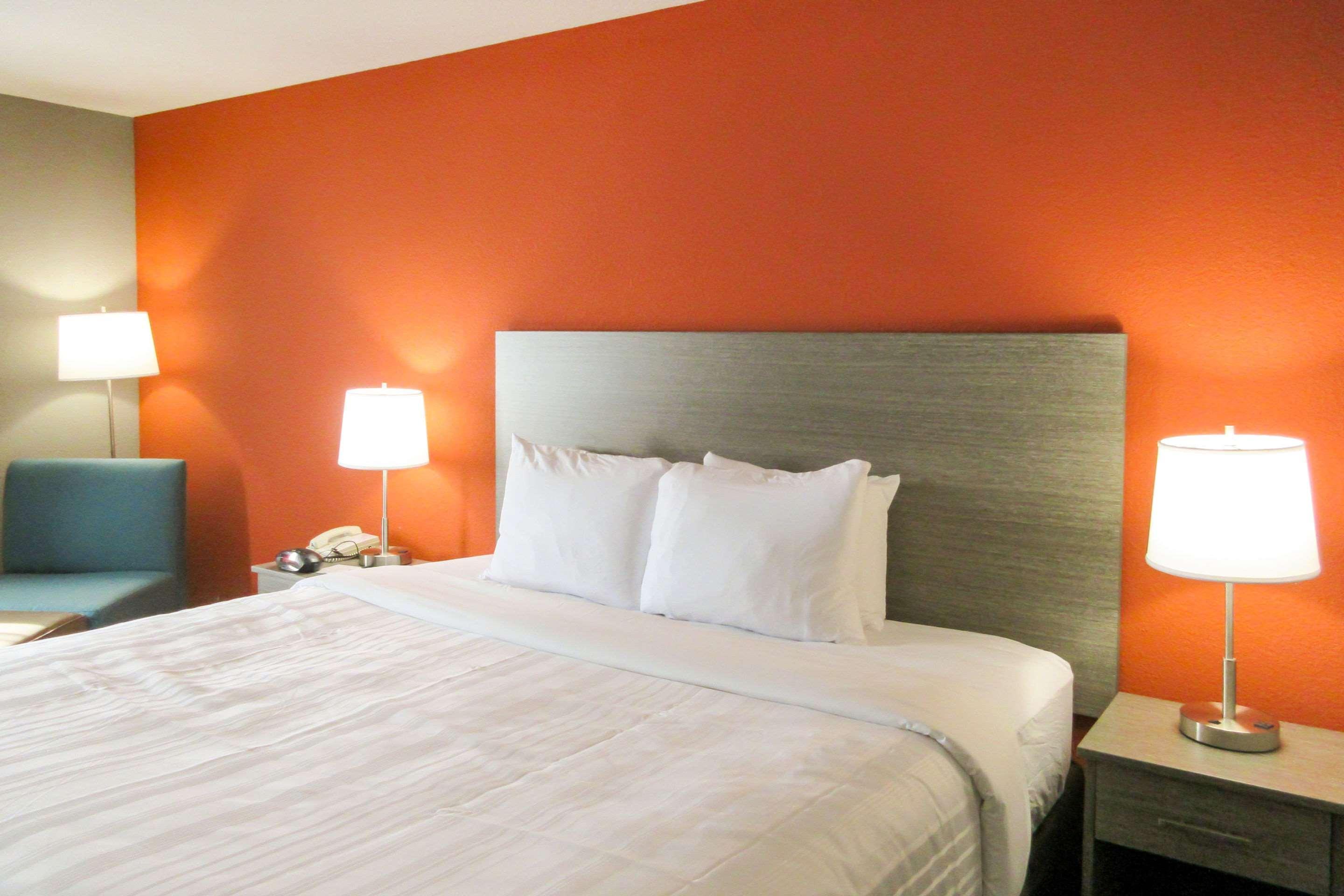 Quality Inn & Suites Hammond Near I-8090 Bagian luar foto