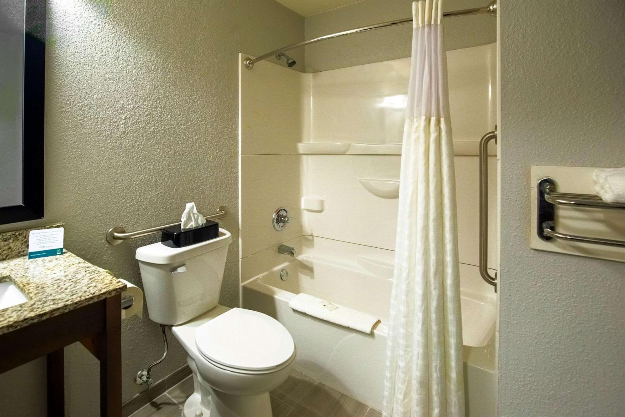 Quality Inn & Suites Hammond Near I-8090 Bagian luar foto
