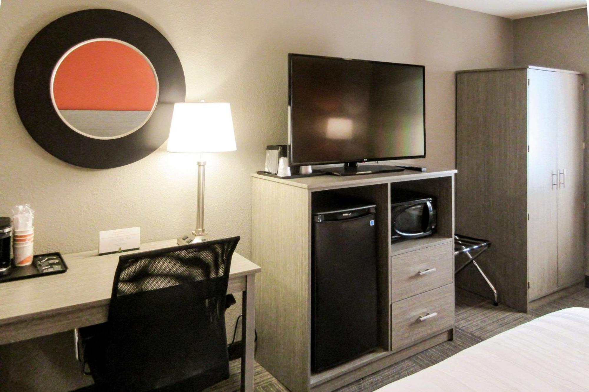 Quality Inn & Suites Hammond Near I-8090 Bagian luar foto