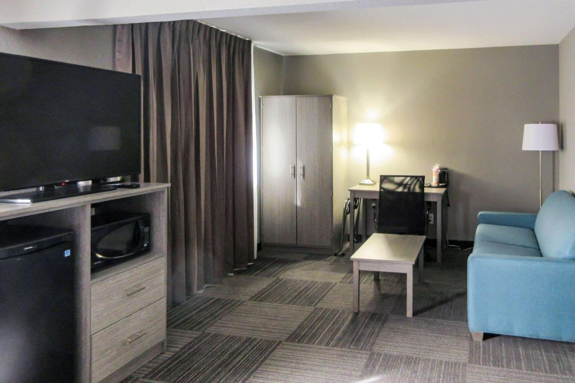 Quality Inn & Suites Hammond Near I-8090 Bagian luar foto